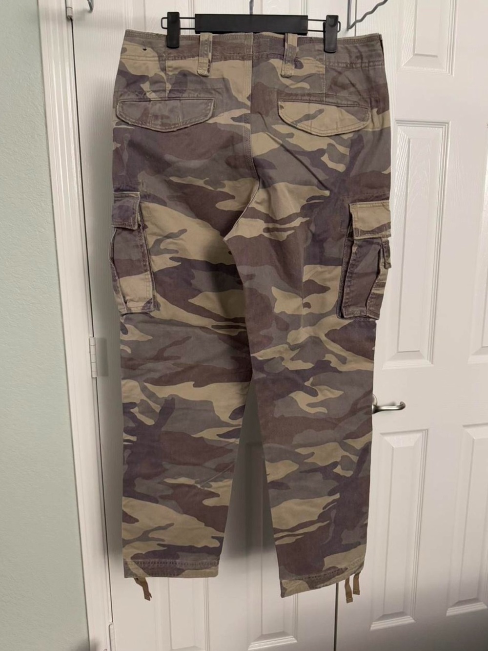 Abercrombie & Fitch Men's Taupe Camo Cargo Pants - Picture 6 of 7